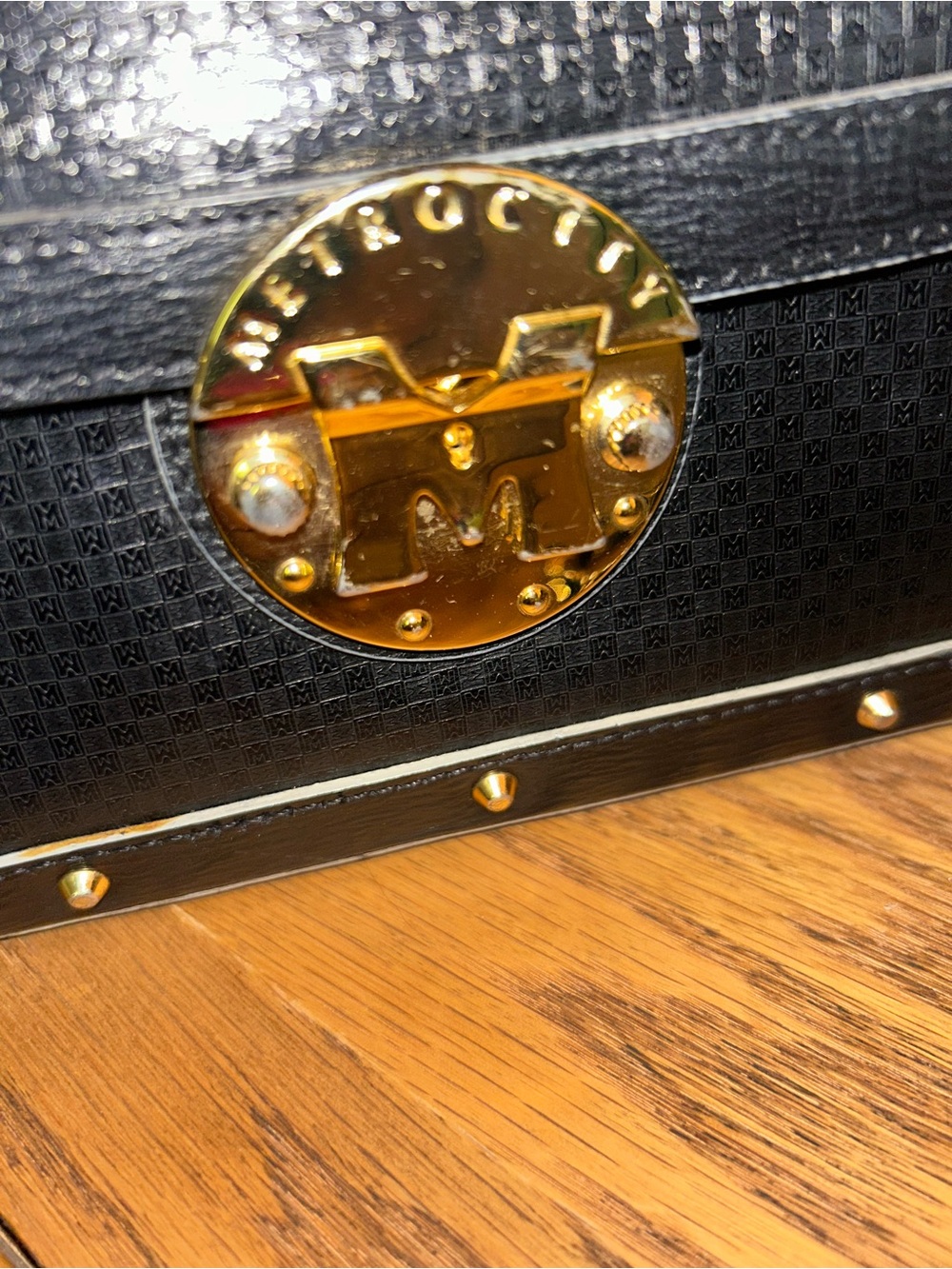 Metro City Crossbody Black/Gold - Picture 5 of 7